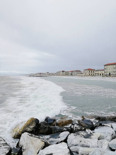 Mare mosso sul litorale pisano