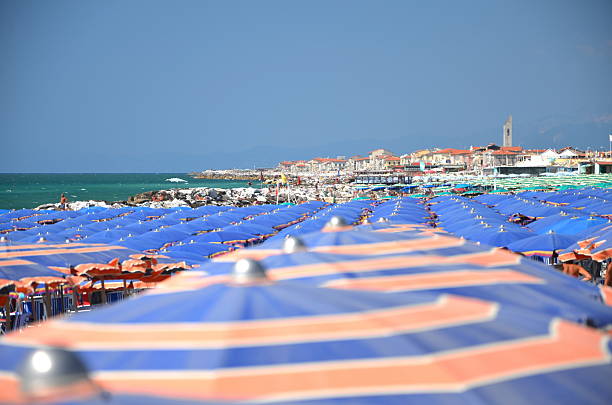Ombrelloni sulla spiaggia di Marina di Pisa