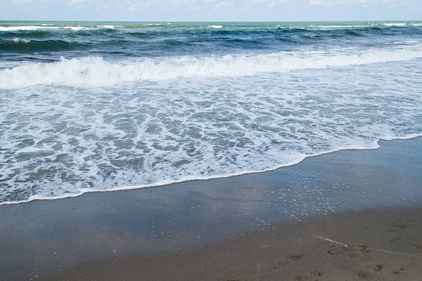 Onde sulla spiaggia di Tirrenia